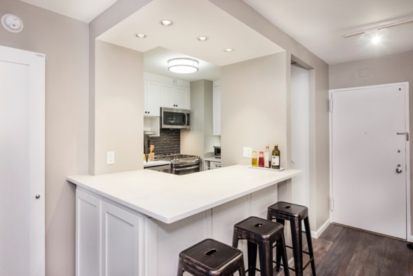 3 Tips from the Pros for Choosing Kitchen Counter Seating