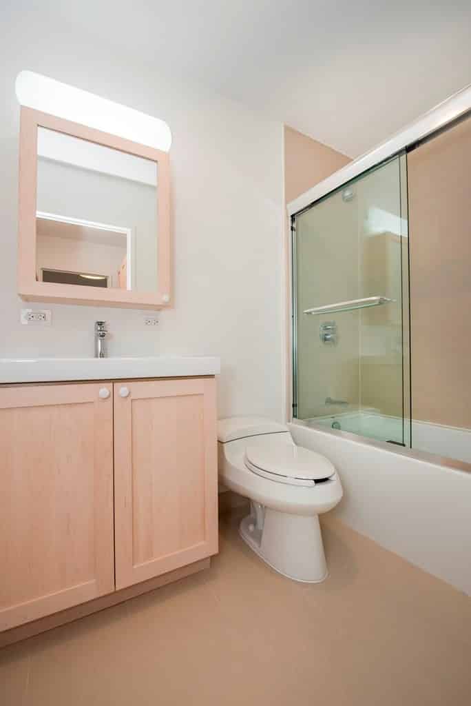 bathroom in nude colors