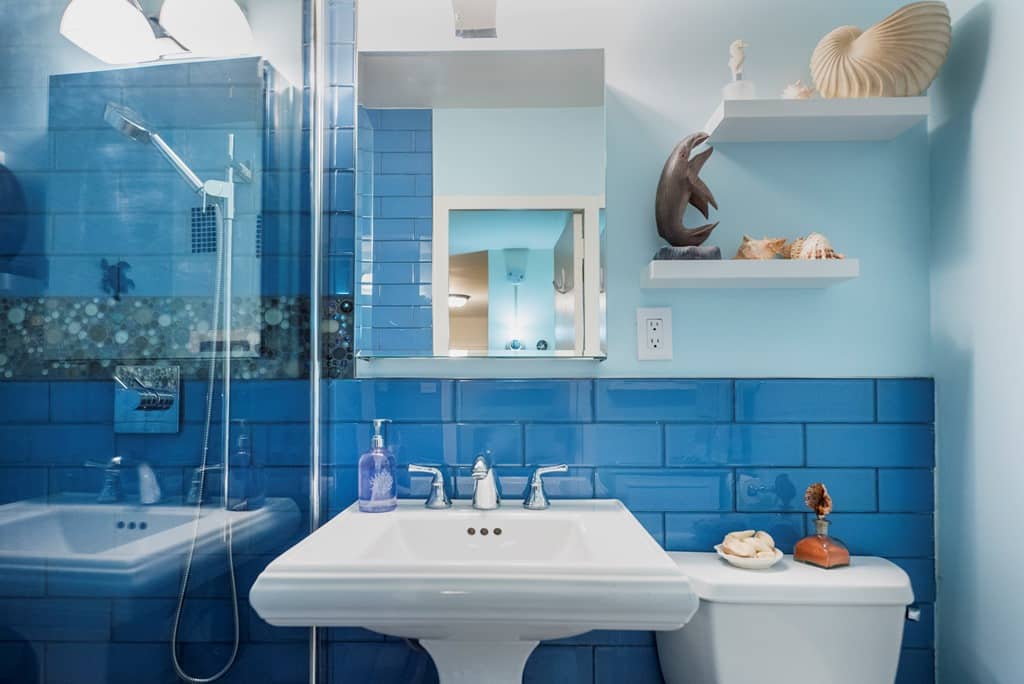 Get Inspired by This Blue Oceanic Design for Your NYC Bathroom