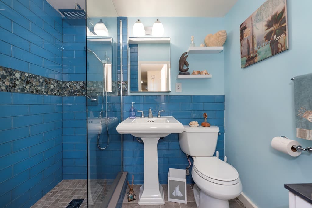 Get Inspired by This Blue Oceanic Design for Your NYC Bathroom