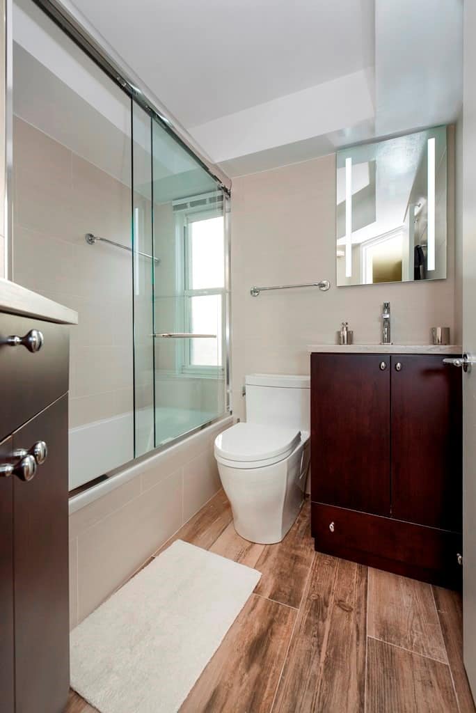 5 Small Bathrooms That Will Motivate You to Downsize