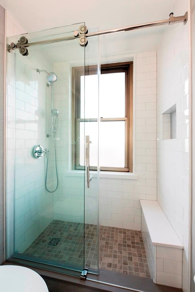 5 Small Bathrooms That Will Motivate You to Downsize