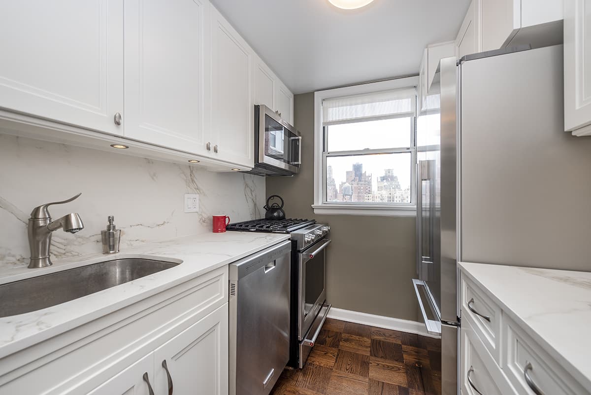 174 East 74th Street 18D Kitchen6