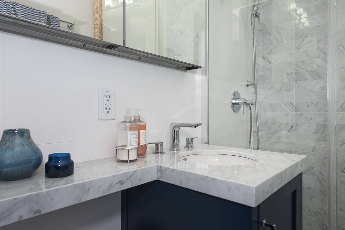 113 East 36th Street 4 Bathroom2