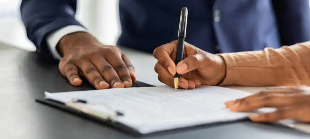 contract with kitchen designer