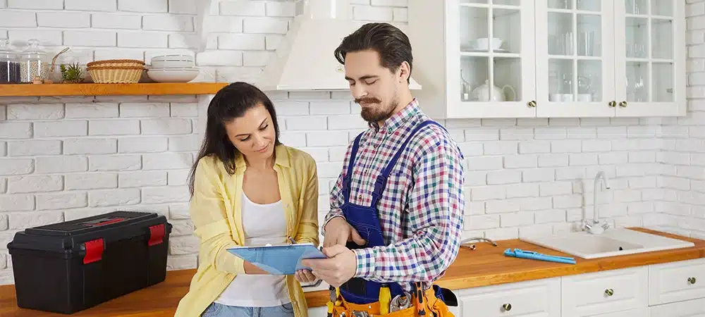 kitchen contractor communicate with owner about progress